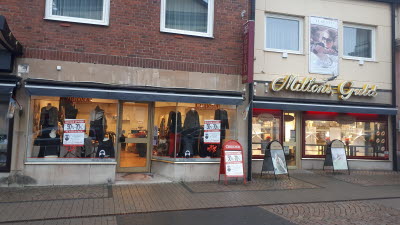 Chriona och Miltons Guld på Sevedegatan väster om Stadshotellet