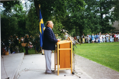 Brunnsparken Södra Vi 
Midsommar 1990
Kyrkoherde Gösta Täljemark 