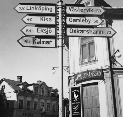 Vägvisare vid torget
Före 1955. T.E
