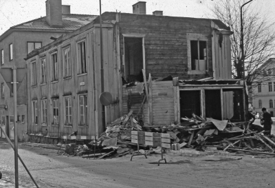 Drottninggatan rivning av Sandströms Café 1968. Thornbergshuset "bakom"

090519/KG