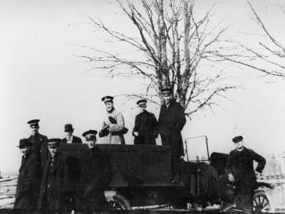Till höger trafikbilsägare Axel Karlsson, Vimmerby. 