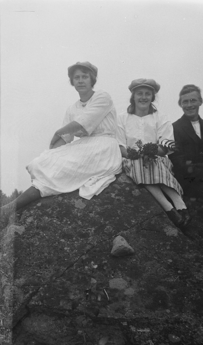 Hällebacka 

Många av bilderna i mappen Hällebacka kan lika gärna vara tagna kring Lidhem Locknevi.