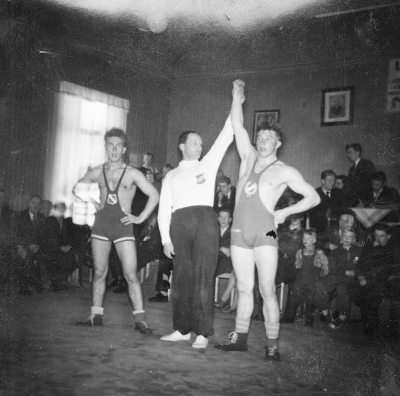 Allan Gustafssons egen dokumentation: " Allan Gustafsson segrar över Arnold Rauden, Ankarsrum 3-0, 1955