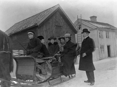 Grankvists Kusk ( Kjellberg )  Otto Winell, Berta Söderling  Ingegerd Malmgren, Edit Westberg, (Mamma) Dunge.          
