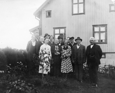 Bostadshuset Hällebacka Handelsträdgård
Till höger trädgårdsmästare Johansson