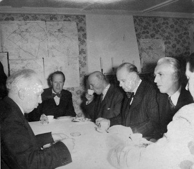 Från vänster  1. Emil Severin, häradshövding  4. Ruben Wagnsson, landshövding  5. Schytt Kalmar.      