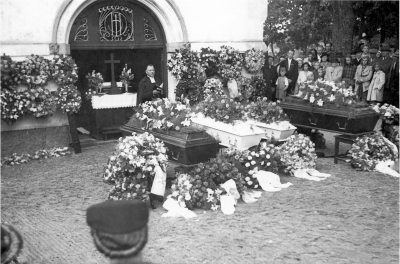 Olycka torvmossen 1947
Omkomna Ragnar och Svea Andersson Jerry och Stig 
Kyrkoherde Anders Andrae 