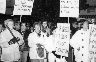 Det fanns ett förslag att lägga ner kirurgmottagningen och avd 1 på Vimmerby sjukhus. I sept samlades personal för att gå igenom hur vi skulle kunna demonstrera mot förslaget. Resultatet blev nedläggning av akutavdelning 1 1993, medan kirurgmottagningen fick bli kvar.