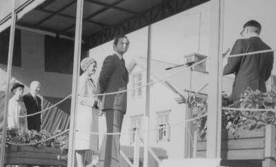 Kungaparet Carl XVI Gustav i Vimmerby på Eriksgata. den 12-10-1978 till vänster landshövdingparet Westerlind.         