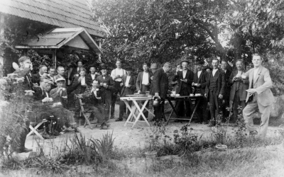 1. Hjalmar Ax, Möbelsnickare  2. Karl Johansson Möbelsnickare  3. Johan Söderberg Maskinsnickare  4. Karl Svensson Snickare ( valla )  5. Einar Johansson Möbelsnickare  6. Nisse Ståhl Kontorist  7. Axel Leander Möbelsnickare  8. Harry Carlsson Möbelsnickare  9. Sven Erik Andersson Eldare  10. Kurt Larsson Polerare  11. Knut Lindberg Möbelsnickare  12. Sven Ericsson Putsare  13. Gustaf Johansson Kontorist  14. Axel Ståhl Fabrikör  15. Ragnar Ax Maskinsnickare  16. Willy Karlsson, Snickare  17. Gustaf Bäcklund  18.  Karl Rosell Limmare  19.  Axel Rundqvist Möbelsnickare  20. Robert Isberg, snickare  21. Birger Evander, Snickare  22. Erik Svanberg Möb.snickare  23. Badam Johansson Möb.snickare  24. Gustaf Svensson Möb.snickare  25. Valdemar Johansson Snickare  26. Erik Ax.d.y. Lärling   Ståhls möbelfabrik.       