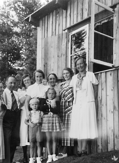 Kräftsexa i Gråehus   Sigrid o G.A. Wahlberg med barn, Olga Wahlberg,  Lis-Karin o Aina Ängqvist.   