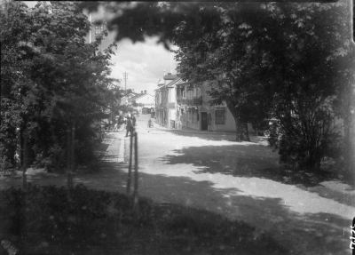 Vy från Kyrkparken ner mot Sevedegatan och Stora torget


