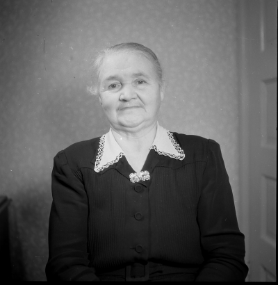 Fru Karlsson Konsumhuset .     