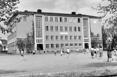 Folkskolan. 
( Astrid Lindgrens skola ) 