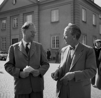 Statsminister Tage Erlander och ?

Dok.111021/KG