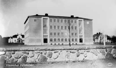 Nya folkskolan 1930-talet, sedan ( Astrid Lindgrens skola ).      