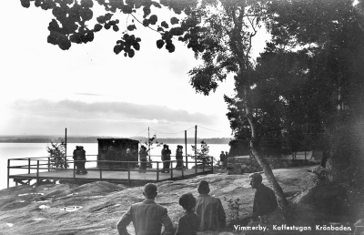 Vimmerby. Kaffestugan Krönbaden. 

Till höger: Alvar Andersson ?