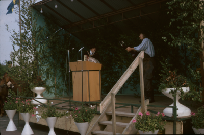 Scen talarstol musiker

090409/KG