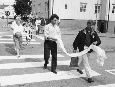 Protestlista överlämnas mot rivning av Näktergalen. ( till kommunstyrelse )   1. Inga Lisa Flintzberg  2.. Britt Nachtweij  3. Karl-Erik Viking  4. Sven Kask  5. Eugen Kask  6. Lage Dahlgren  7. Tage Molander.       