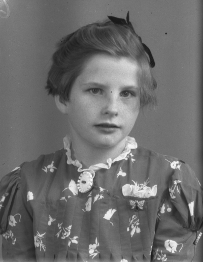 Jenny Lindström  (flicka)
Haga
Svinhult



Dok.080612/RS