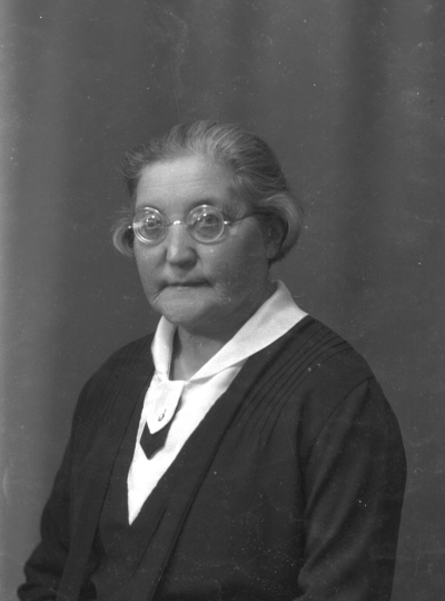 Fröken Hellander



Dok.080515/RS