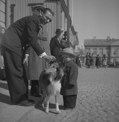 Seved Hasselkvist och hunden Lord,  grabben son till, musikfanjunkare Johansson. 