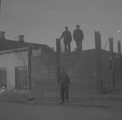 Rivning av Koppargården, Sevedegatan
Uppe: 1.
            2. Ludvig Fransson, snickare V-by