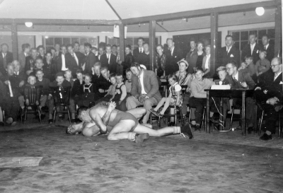 Allan Gustafssons egen dokumentation: " Allan Gustafsson vinst över Charles Kvist , Hovmantorp 1955."
I Folkets park