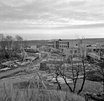 Folkhögskolan under byggnation

Dok.110530/KG
