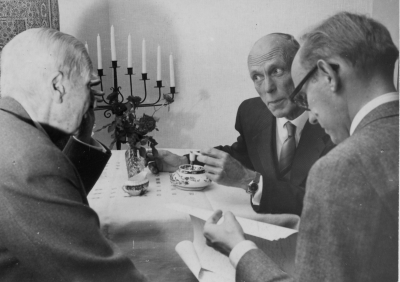 Från vänster  1. Arre Essén, arkitekt  Västervik. 2. Sven B.F. Jansson, riksantikvarie  3. Åke Nisbeth, landsantikvarie.     