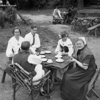 Danska Folkdansare i Kisa år 1953, tillsammans med makarna Per- Inge och Ann- mari Pettersson samt Margatera Karlberg.   