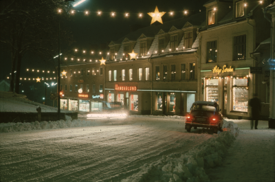 Stad i ljus 
Storgatan vid Helge Svahn

090402/KG