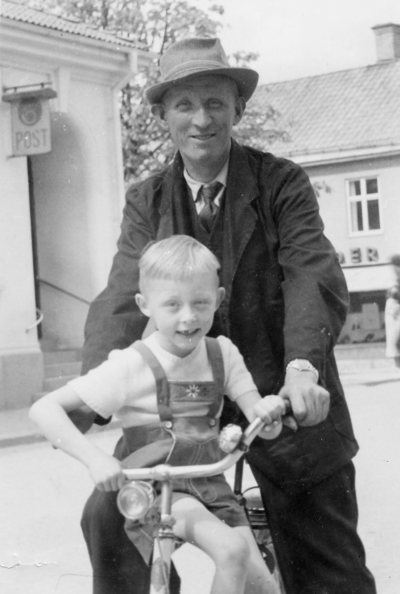 Bosse Eriksson och  Olle Lindström, postiljon.