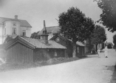Stolpes sen Maffens hus på Malmen omkring 1920. 		