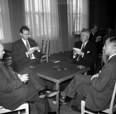 Bridgeklubb Fr,v "Putte" Karlberg, Staffan Odewall ,Nils Ståhl ,Per Wenström

Dok.110520/KG