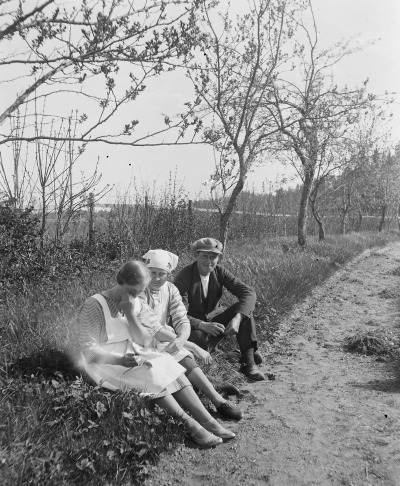 Hällebacka 

Många av bilderna i mappen Hällebacka kan lika gärna vara tagna kring Lidhem Locknevi.