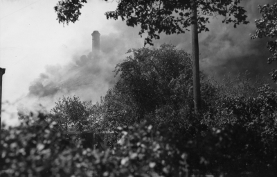 Ståhl möbelfabrik brinner. 