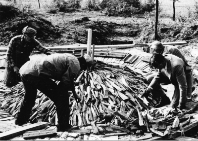 Tjärbränning vid Vagelhem Gullringen
september 1983