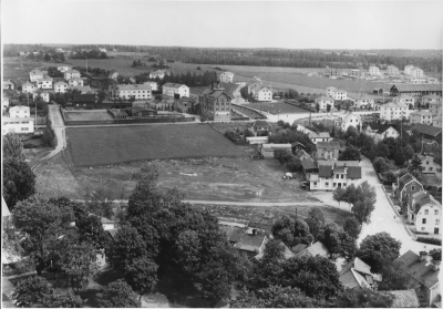 Från kyrktornet mot öster. (nästan som en flygbild) Källängsparken Centralbryggeriet