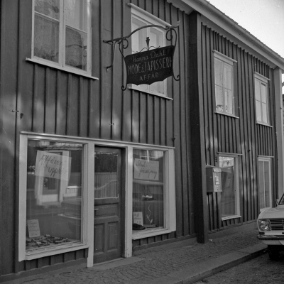 Storgatan
- Hanna Dahl Mode & Tapisseriaffär upphör -

Dok.110329/KG