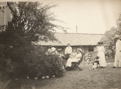 Trädgården vid Borgmästargården ?
Olaus ?