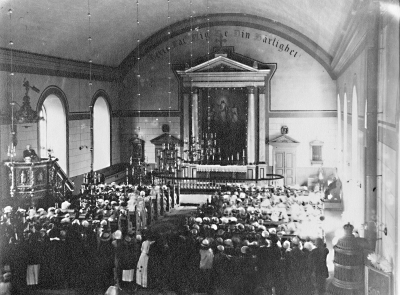 Vimmerby kyrka före 1936. I Predikstolen  Prost J A Höglander.  Längst till höger Rotelius.               
T.E.