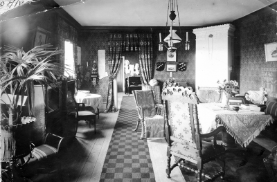 Ålhult undre våningen vardagsrum. T.E.
