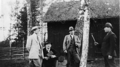 Från vänster 1) David Vesterberg skräddare Åkebo Vimmerby 2) Gustaf Nilsson Hamra Lantbrukare 3) Arvid Hallberg Vimmerby Träindustriarbetare 4) Fritz Hallberg Vimmerby Träindustriarbetare  