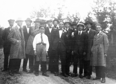 1. Edvin Gustafsson, 2. Gösta Larsson, 3. John Andersson, 4. Nisse Ståhl, 5. Gunnar Tunberg, 6. Erik Holst , 7. Knut Fransson, 8. "Masse" Sköldborg, 9. Sven Karlsson, 10. Valle Johanson Botesgård, 11. Thure Grönkvist, frisör, 12. Karl Larsson, 13. Gunnar Derwinger, 14. Kalle "Knallen" Karlsson.     