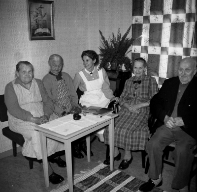 Ålderdomshemmet Linneagården
3:e från vänster Alice Nilsson föreståndare på Frödinge ålderdomshem

Dok.110525/KG