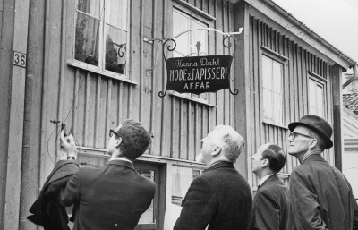 Från vänster, arkitekt från Stockholm  1. Lars Brattberg  2. Nils Ståhl, disponent  3. Nils Mårheden, redaktör  4. Beyron Milton, guldsmed.  