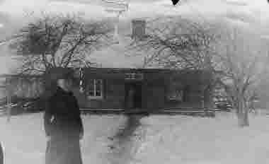 Björksnäs vid Stenbäcksgatan   Denna tant ägde huset  1910.       