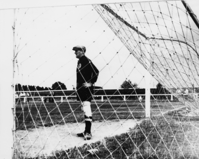 Anders  ( "Nue" )  Andersson, Snickare Målvakt 1960-talet.  Mellan 1941-63, var han med och spelade  515  A-matcher.            