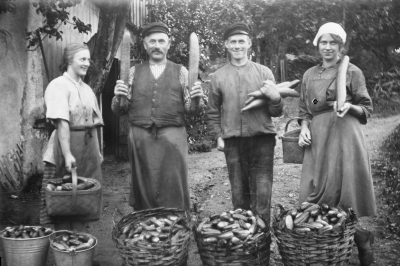 Hällebacka

Många av bilderna i mappen Hällebacka kan lika gärna vara tagna kring Lidhem Locknevi.